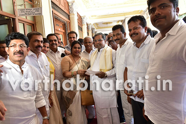 ​ಮನಪಾ ಮೇಯರ್‌ರಿಂದ ಮುಖ್ಯಮಂತ್ರಿ ಭೇಟಿ: ಮನವಿ ಸಲ್ಲಿಕೆ